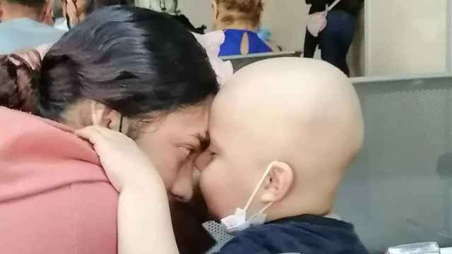 Un niño con leucemia y su madre en Mexico / REDES