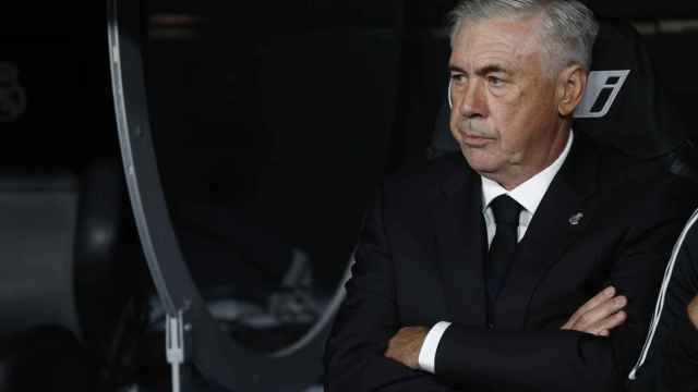 Carlo Ancelotti, molesto en el banquillo del Real Madrid / EFE